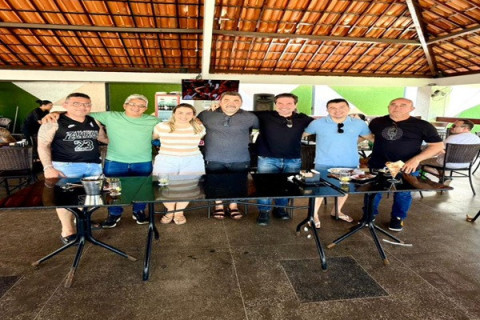 O deputado estadual Bruno Pedrosa esteve visitando os municípios de Crateús
